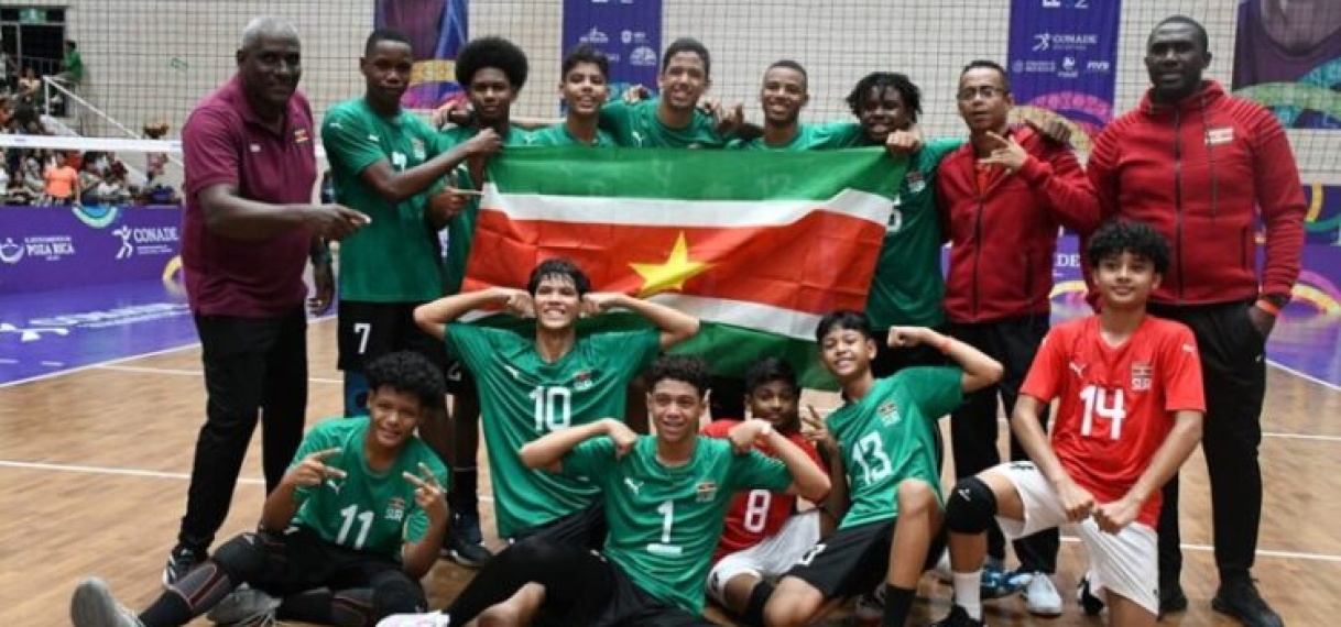 U17-volleyballers Suriname boeken winst op Honduras