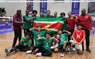 U17-volleyballers Suriname boeken winst op Honduras