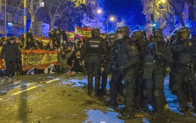 Rellen bij protest tegen amnestie voor Catalaanse separatisten in Madrid