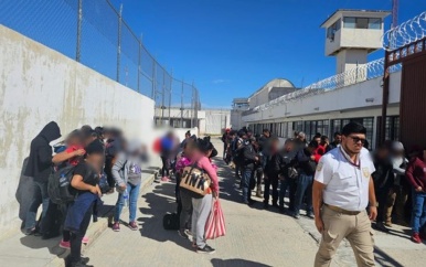 Meer dan 120 migranten bevrijd uit afgesloten vrachtwagen in Mexico