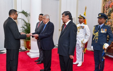 Surinaamse ambassadeur overhandigt geloofsbrieven aan de president van Sri Lanka