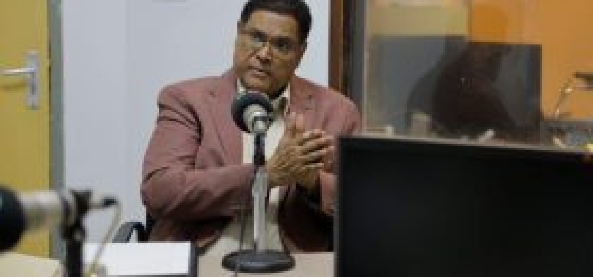 President gaat dieper in op problemen tijdens radioprogramma