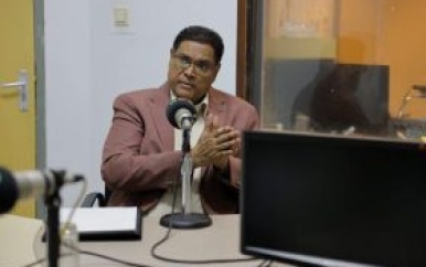 President gaat dieper in op problemen tijdens radioprogramma