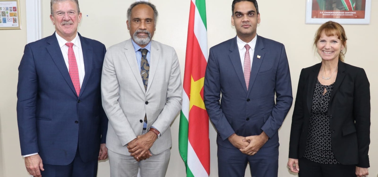 Amerikaanse Ambassadeur en USAID-vertegenwoordiger bezoeken het ministerie van Volksgezondheid Suriname