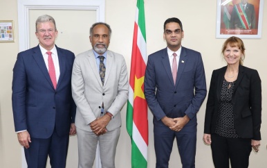 Amerikaanse Ambassadeur en USAID-vertegenwoordiger bezoeken het ministerie van Volksgezondheid Suriname