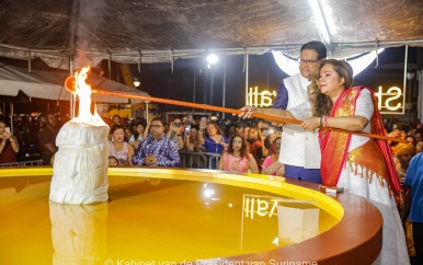 Diá voor de 16ᵈᵉ  keer aangestoken