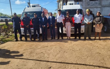 Frans-Guyana Schenkt ambulances aan KBS