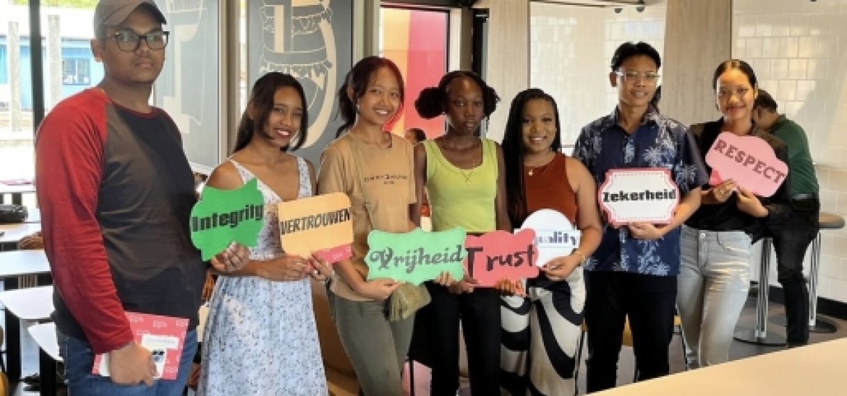 Prijsuitreiking Wi Tru Sranan Jeugd Schrijfwedstrijd 2023