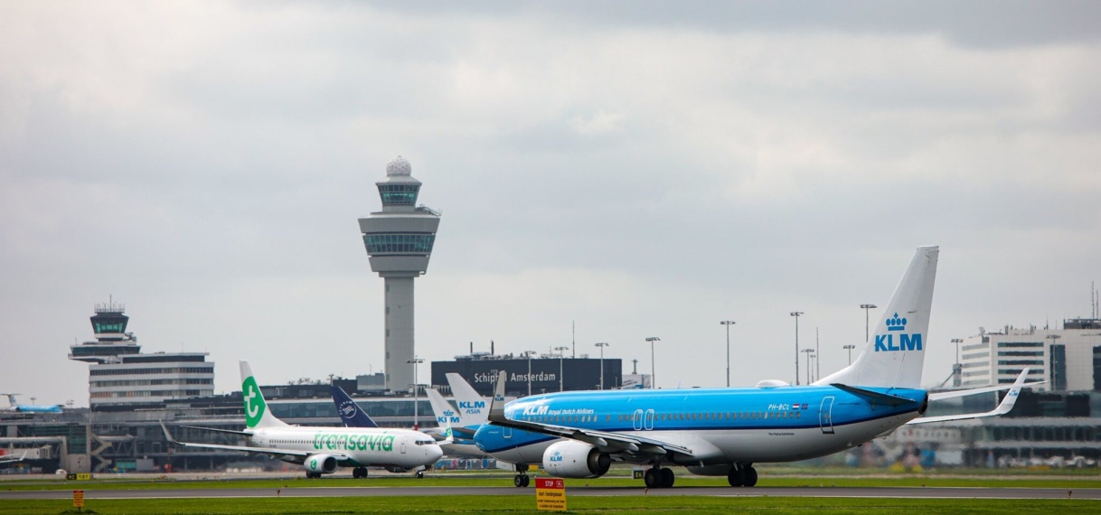 Vliegruzie tussen VS en Nederland: Amerikaanse maatschappij woedend op Schiphol