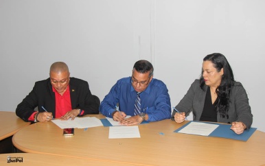 FIU tekent overeenkomst met Deviezen commissie en Belastingdienst