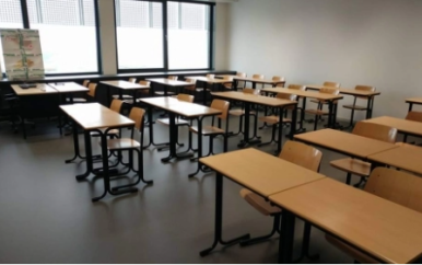 Scholen gaan terug naar de normale tijd van lesgeven