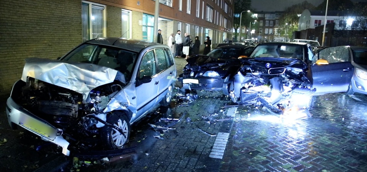 Ravage in Den Haag: vluchtende automobilist ramt vijf auto’s