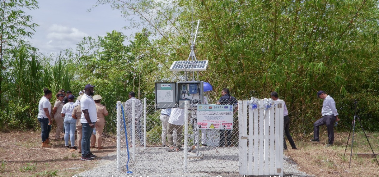 Officiële ingebruikname Automatische Water Level Stations te Apoera