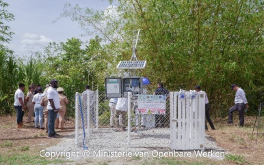 Officiële ingebruikname Automatische Water Level Stations te Apoera