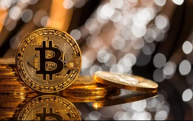 Bitcoin stijgt naar nieuwe piek: hoogste waarde in anderhalf jaar tijd