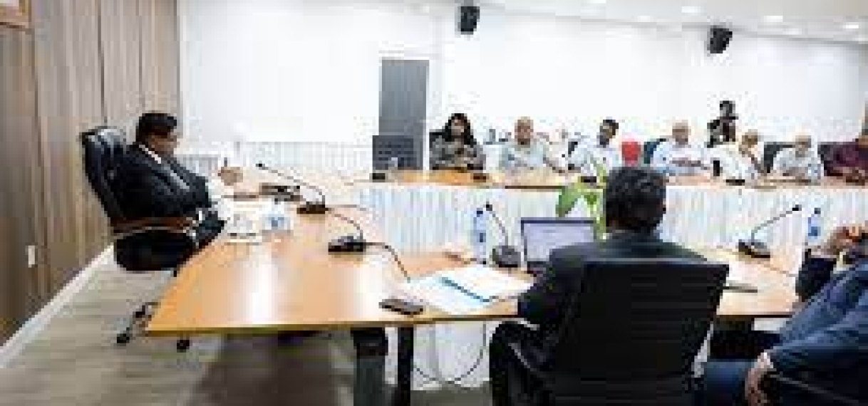 President Santokhi blijft in overleg met ‘Ravaksur Plus’