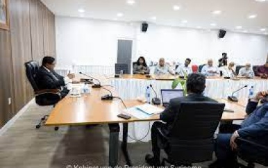 President Santokhi blijft in overleg met ‘Ravaksur Plus’