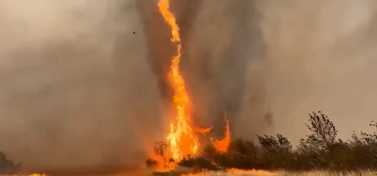 Australische boeren filmen zeldzame vuurtornado