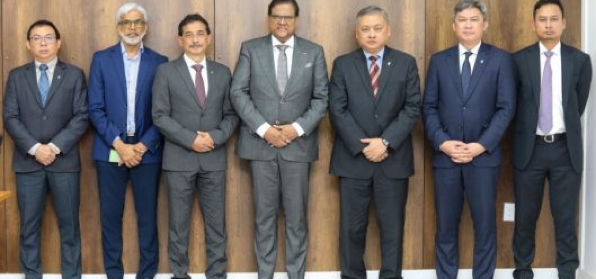 Petronas voert gesprekken met president Santokhi over de voortgang van nieuwe olievondsten