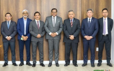 Petronas voert gesprekken met president Santokhi over de voortgang van nieuwe olievondsten