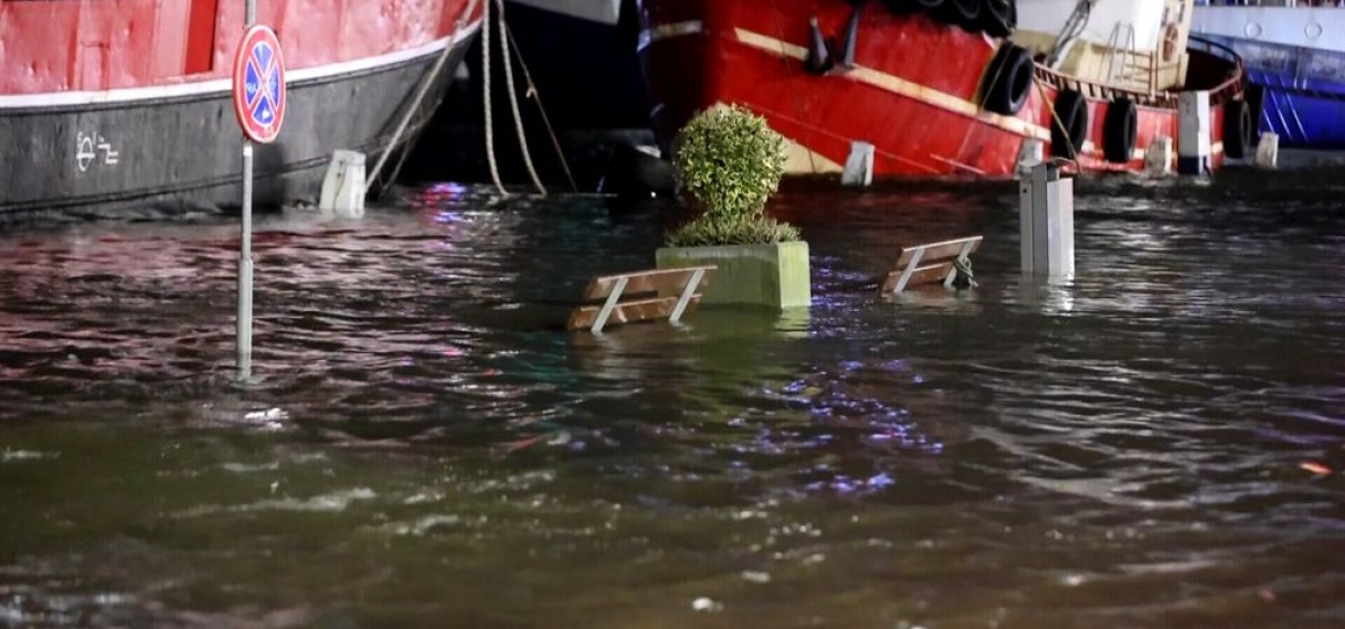 UPDATE: Duizenden huizen zonder stroom in Manchester door tornado tijdens storm Gerrit