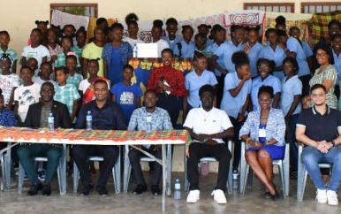 Jeugdraadsleden stimuleren ontwikkeling van jongeren in Sipaliwini