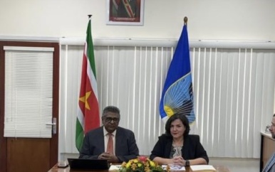 Minister Financiën en IDB tekenen leningsovereenkomsten voor USD 170 miljoen