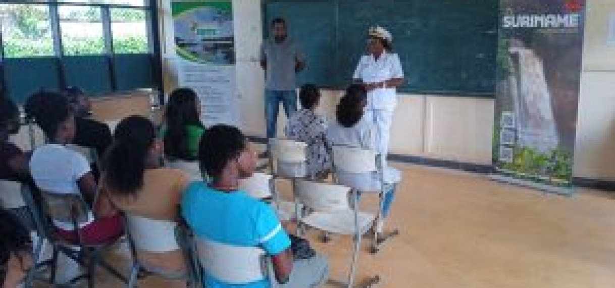 Cursisten Moengo hebben brood banket cursus afgerond