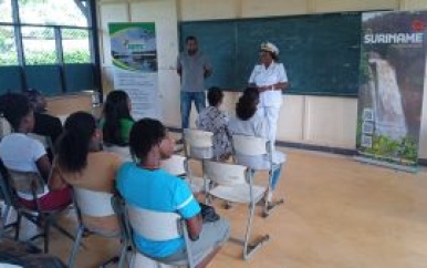 Cursisten Moengo hebben brood banket cursus afgerond