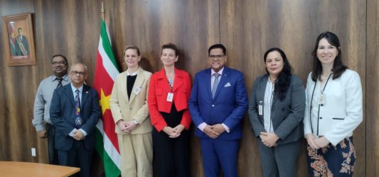 Egmont Group of Financial Intelligence Unit brengt beleefdheidsbezoek aan president Santokhi