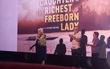 Elizabeth Samson en Cynthia Mc Leod onlosmakelijk met elkaar verbonden