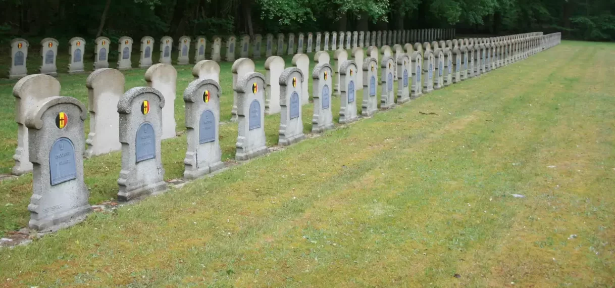 Dieven stelen tientallen koperen platen van oorlogsgraven in België