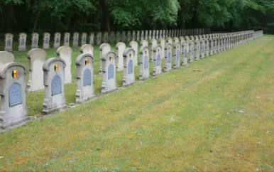 Dieven stelen tientallen koperen platen van oorlogsgraven in België