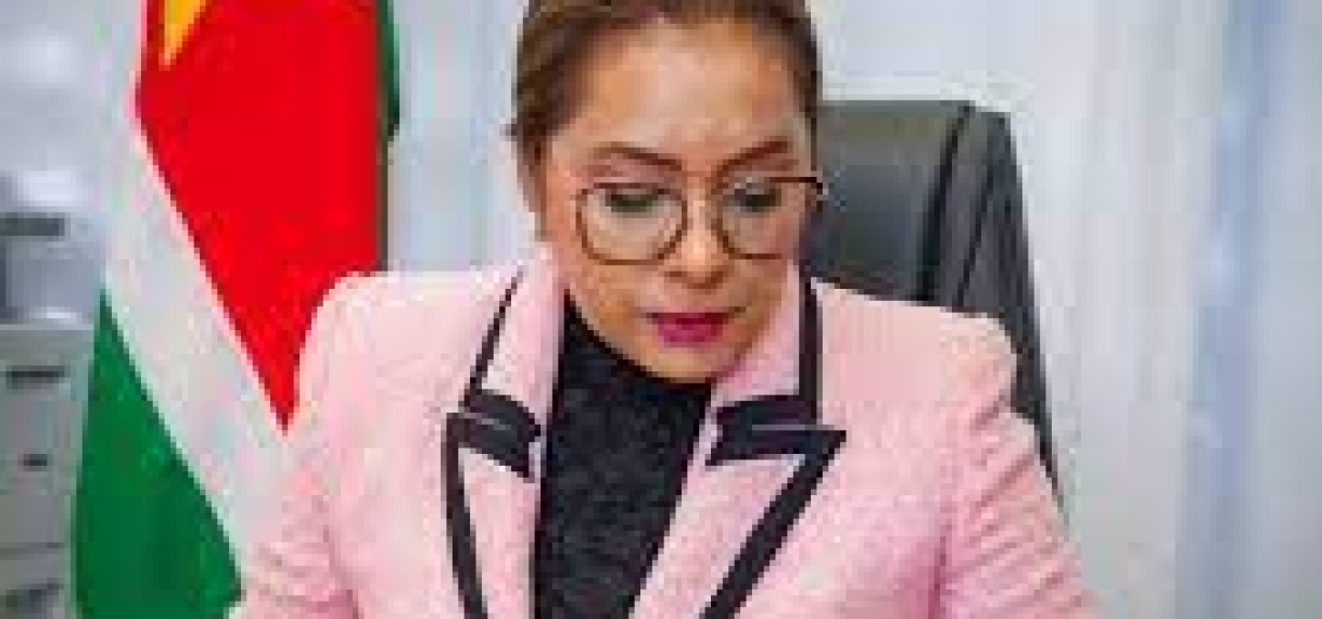 First lady Santokhi gekozen tot voorzitter SCLAN