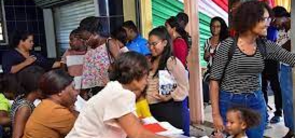 Ruim 400 grondpapieren uitgereikt in Wanica