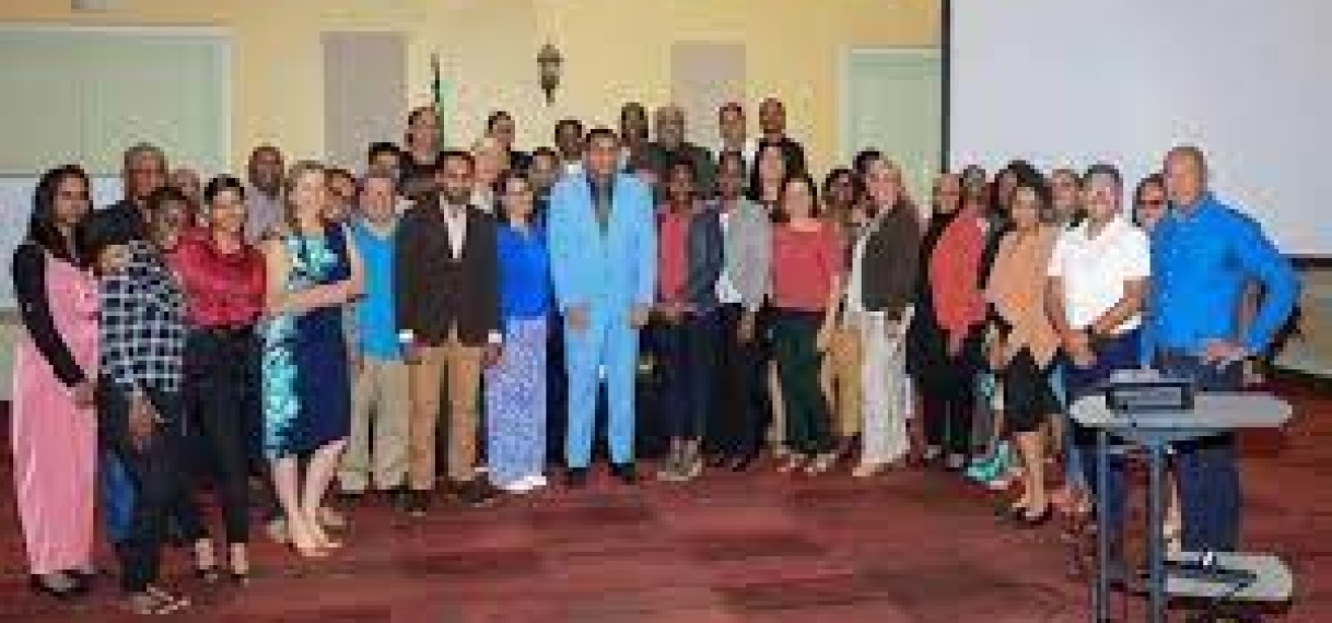 IDB-delegatie bezoekt Suriname voor innovatief onderwijsproject