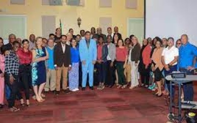 IDB-delegatie bezoekt Suriname voor innovatief onderwijsproject