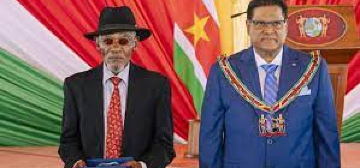 Gewezen voorzitter Bemiddelingsraad voor Geheel Suriname gedecoreerd