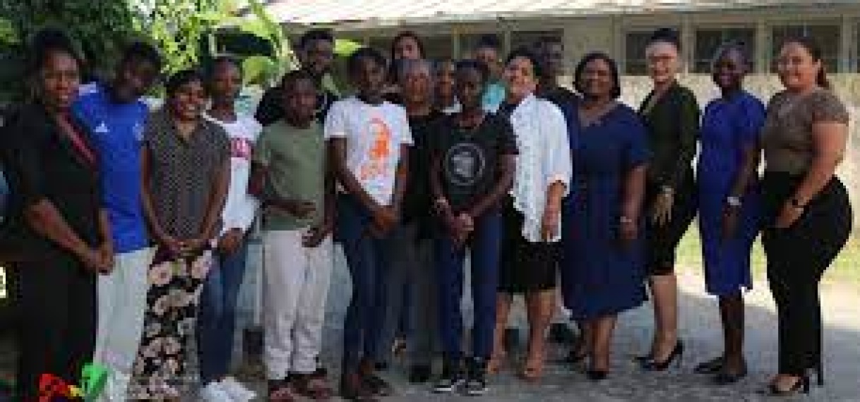 Jongeren met gehoorbeperking worden getraind in computervaardigheden