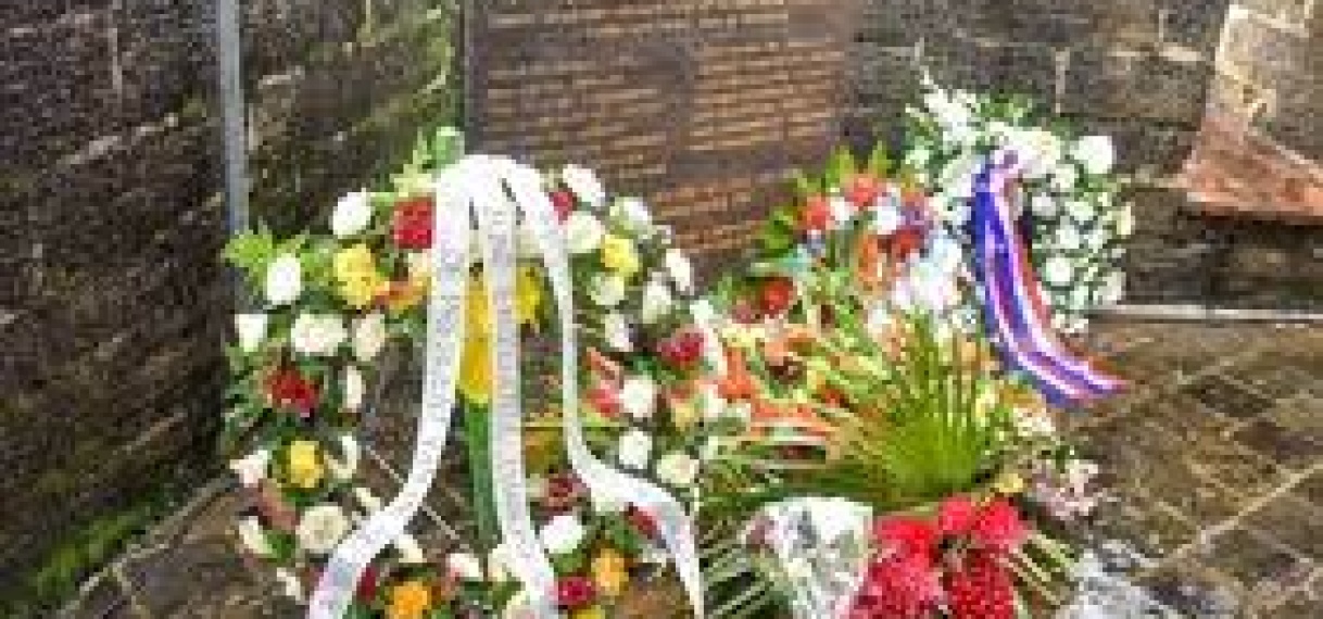 Vandaag 8 december bloemenhulde bij monument Bastion Veere ter nagedachtenis van de 15 Surinaamse helden