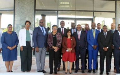 Minister Kuldipsingh neemt als voorzitter deel aan COTED-vergadering