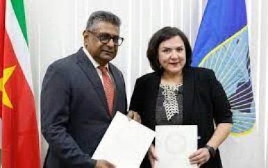 Minister Raghoebarsing: “Leningen geschieden in overleg met IMF”