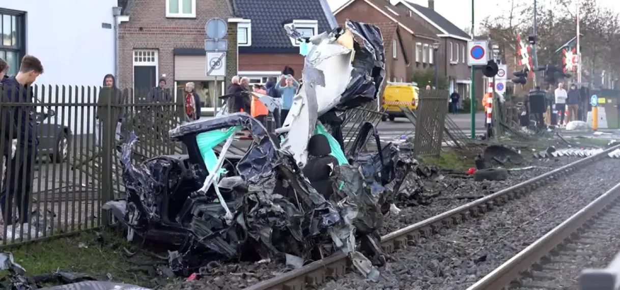 Flinke ravage op spoor nadat trein op auto botst bij Rijen