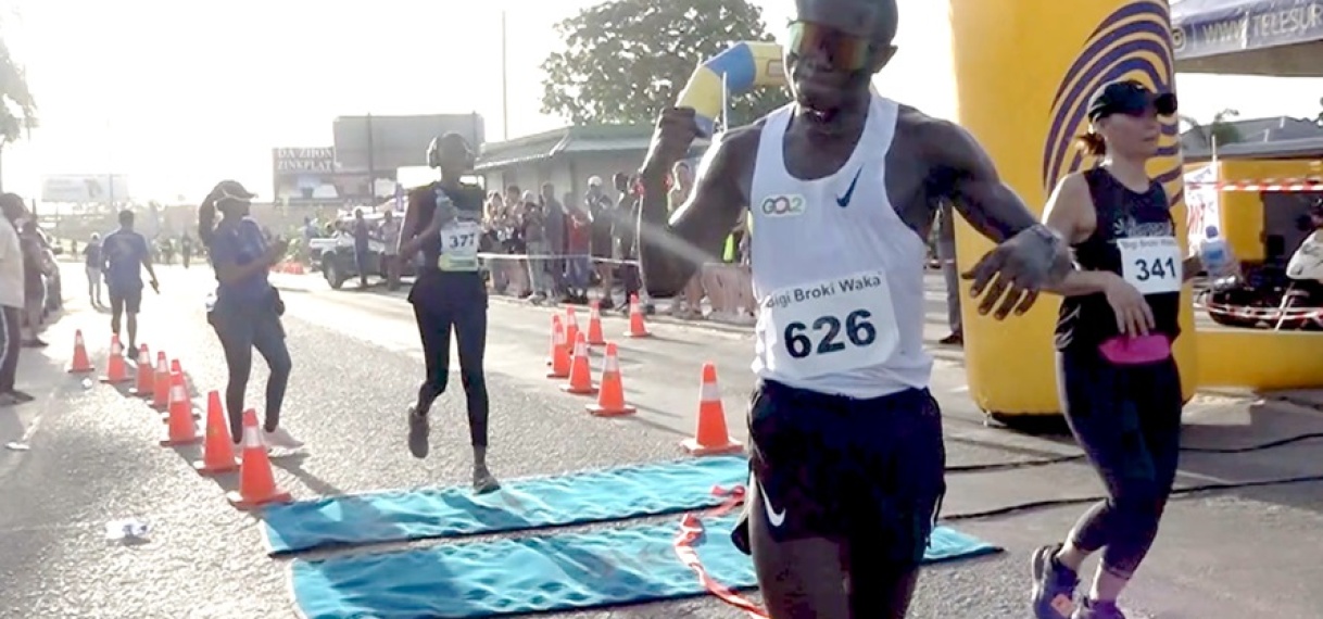 Janiek Pomba wint 20ste Bigi Broki Waka, 4200 deelnemers