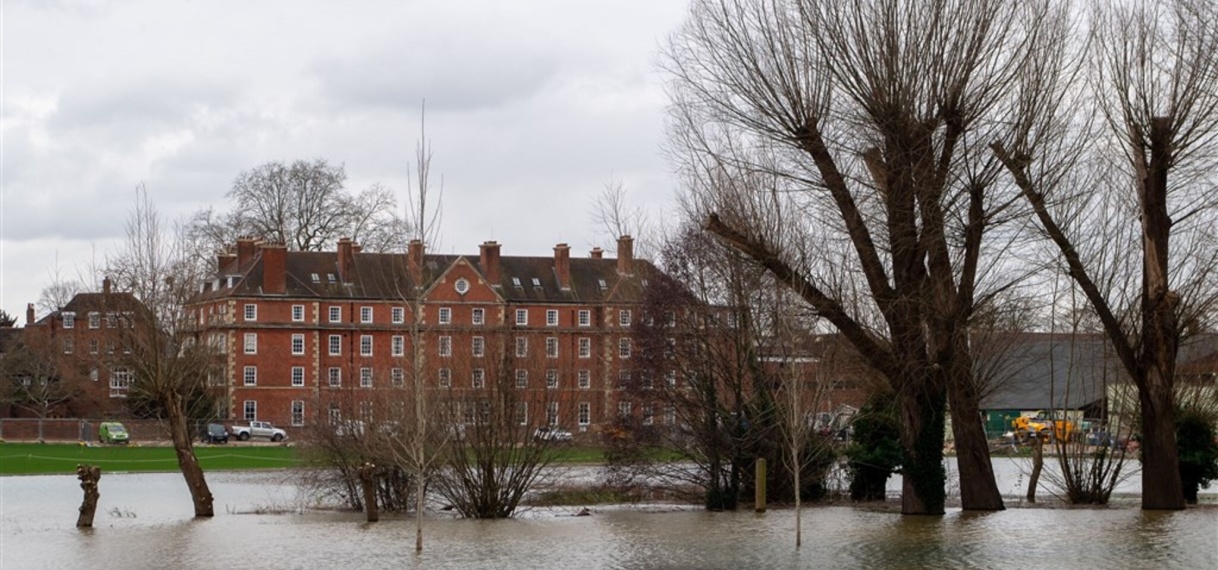 Peperdure Britse kostschool dicht om verstopte toiletten