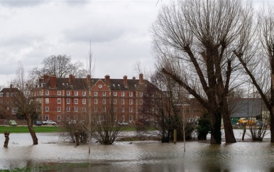 Peperdure Britse kostschool dicht om verstopte toiletten