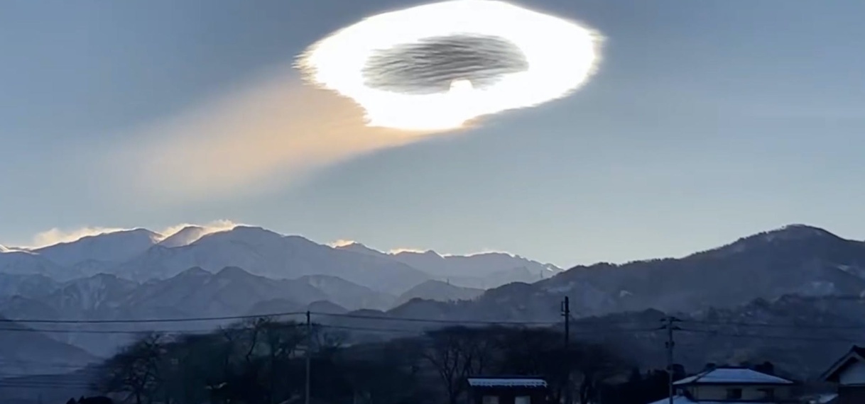 Bijzondere wolk boven Japan wekt verwarring