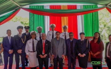 Nederlandse douane vertegenwoordigers ontmoeten president Santokhi tijdens Internationale Douaneweek