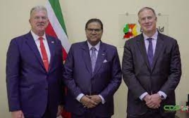 Suriname en Verenigde Staten van Amerika bespreken samenwerking