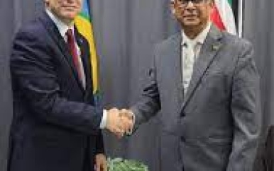 Minister Ramdin ontvangt niet-residerend ambassadeur Bardov van Israël